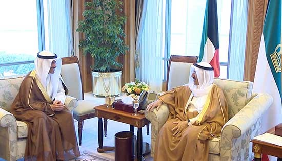 صاحب السمو الأمير الشيخ صباح الأحمد خلال استقباله الرئيس مرزوق الغانم