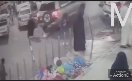 بالفيديو.. معجزة تنقذ طفلاً سعودياً من موت محقق!