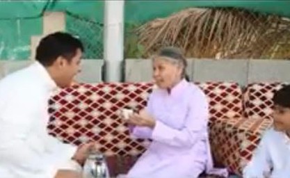 بالفيديو.. سعودي يستضيف عجوزاً فيتنامية في مزرعته بالقصيم.. ويرد على منتقدي ديانتها