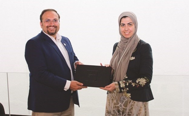 د.فاطمة الموسوي مع ممثل Startups 500 حسين حيدر﻿