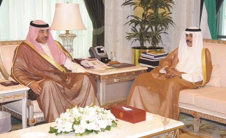 سمو ولي العهد الشيخ نواف الاحمد مستقبلا الشيخ صباح الخالد ﻿