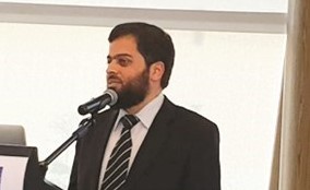 أحد المتحدثين في الورشة﻿