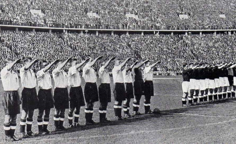 شاهد.. موسكو ترد على لندن بصورة "مخجلة" لمنتخب إنجلترا
