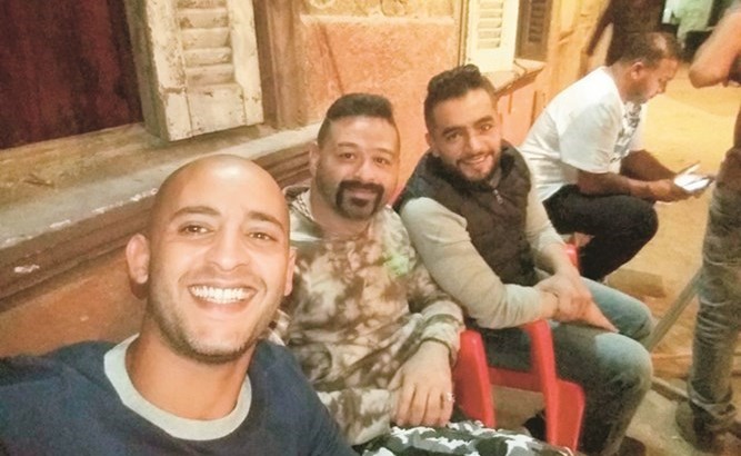 أمير مع هاني سلامة في كواليس المسلسل﻿