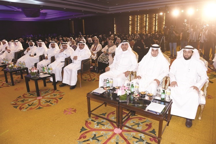 الوزير د. حامد العازمي ود. هيثم الاثري ومطيع العجمي في مقدمة الحضور	(أحمد علي)﻿