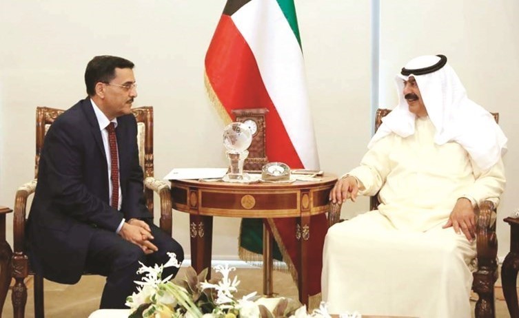 خالد الجارالله خلال لقائه مع السفير اليمني د.علي سفاع﻿
