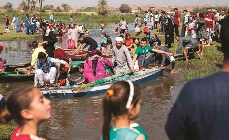 «شم النسيم» من الإسكندرية لأسوان.. الدنيا ربيع والجو بديع
