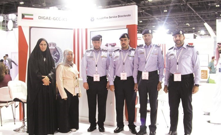 جانب من مشاركة الإدارة العامة للإطفاء في المعرض ﻿