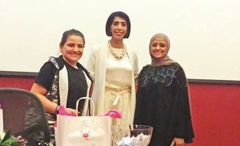 لقطة تذكارية خلال الاحتفال بيوم المرأة العالمي في بوكسهل﻿