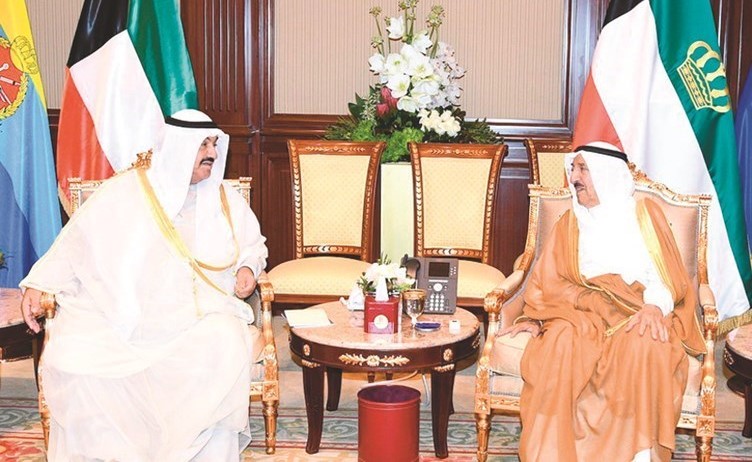 صاحب السمو الأمير الشيخ صباح الأحمد مستقبلا سمو الشيخ ناصر المحمد﻿