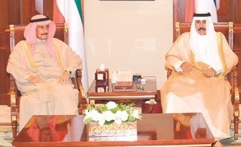 سمو ولي العهد الشيخ نواف الاحمد مستقبلا الشيخ د.ابراهيم الدعيج ﻿