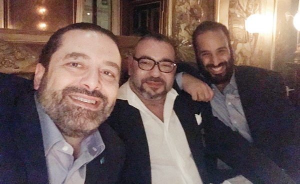 سعد الحريري يلتقط صورة «سيلفي» مع صاحب السمو الملكي الأمير محمد بن سلمان وملك المغرب محمد السادس                                  (انترنت)