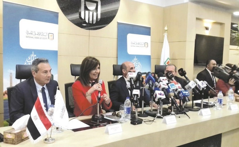 وزيرة الدولة للهجرة وشؤون المصريين بالخارج السفيرة نبيلة مكرم خلال المؤتمر الصحافي أمس﻿