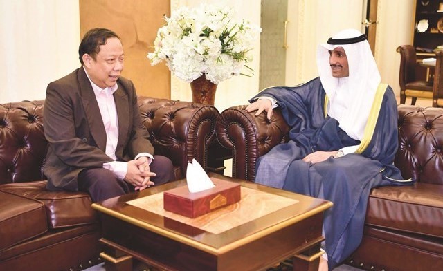  ومستقبلا السفير الفلبيني﻿