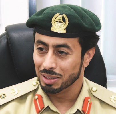 شرطة دبي توقف أمّاً تعنّف ابنتها بالتواطؤ مع والدها