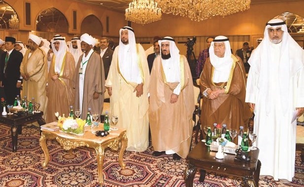د. عبدالله المعتوق وم. فريد أسد عمادي والمشير عبدالرحمن سوار الذهب وأحمد الجاسر في مقدمة الحضور	(محمد هاشم)﻿