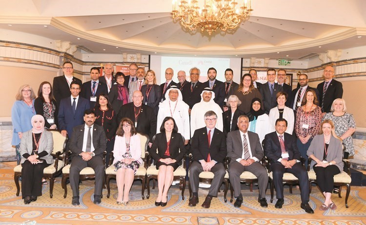  السفيرة مارتين مورو ورئيس الوفد م.اندرو بادموس والمستشار التجاري تامي امز وأعضاء الوفد وعدد من الحضور -(محمد هاشم)﻿