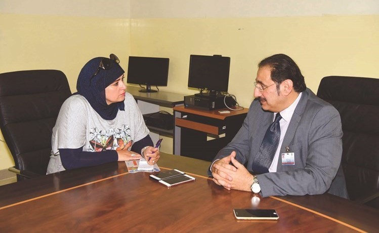 د.وليد الضاحي متحدثا إلى الزميلة حنان عبدالمعبود 	(محمد هنداوي) ﻿