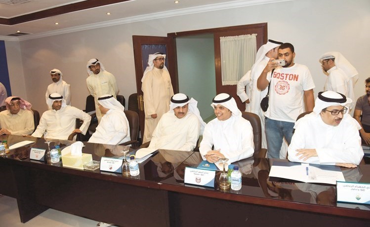 جانب من اجتماع جمعية عمومية سابق لاتحاد الكرة﻿