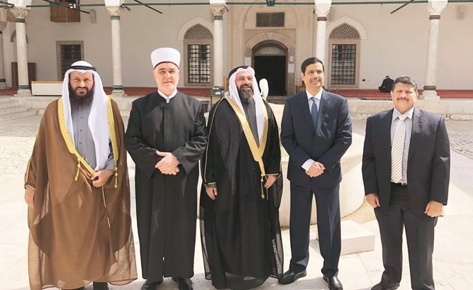 د.وليد الطبطبائي ومحمد هايف مع رئيس الأئمة البوسني حسين أفندي كفازوفيتش﻿