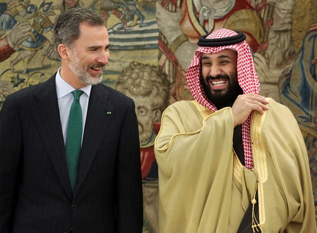 جانب من لقاء ولي العهد السعودي وملك اسبانيا