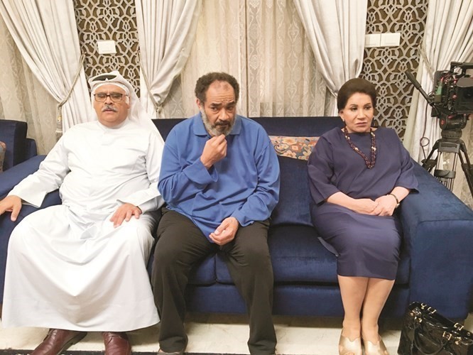 الفنانة القديرة سعاد عبدالله وجمال الردهان وداود حسين في أحد مشاهد عبرة شارع﻿