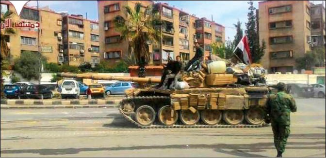 صورة تداولها ناشطون لدبابات نشرها النظام في أحياء دمشق أمس	(انترنت)