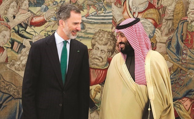 صاحب السمو الملكي الأمير محمد بن سلمان والعاهل الإسباني الملك فيليبي السادس عقب مباحثاتهما في مدريد امس	 (رويترز) ﻿