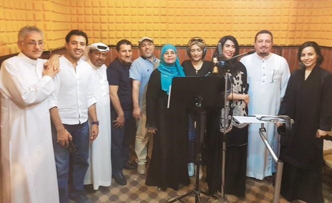 فاطمة عبدالرحيم في استديو إذاعة جدة﻿