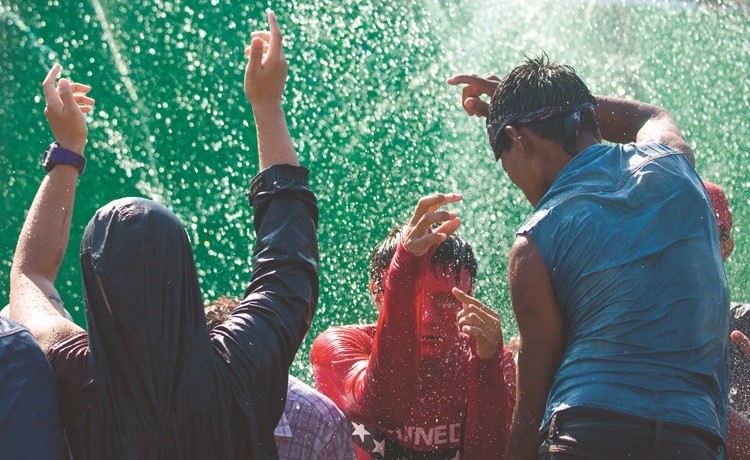 جانب من مهرجان رش الماء﻿