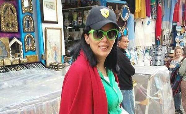 بالصور..كيف أطلت حورية فرغلي من دون مكياج قبيل عملية تجميلية ثامنة... وما رسالتها إلى لطيفة؟