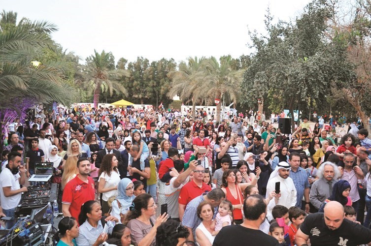 حضور حاشد لاحتفالات مهرجان الربيع في السفارة اللبنانية 	(زين علام) ﻿