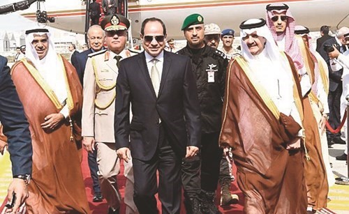 الرئيس المصري عبدالفتاح السيسي لدى وصوله الظهران أمس- (واس)﻿