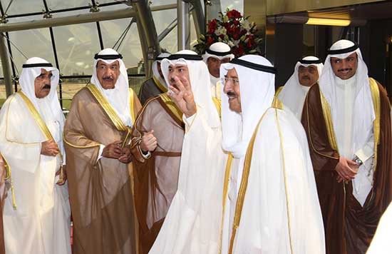 صاحب السمو الأمير الشيخ صباح الأحمد خلال مغادرته إلى المملكة العربية السعودية للمشاركة في القمة العربية 