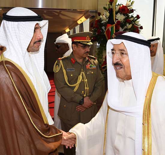 الأمير يصل إلى السعودية لترؤس وفد الكويت بالقمة العربية الـ29