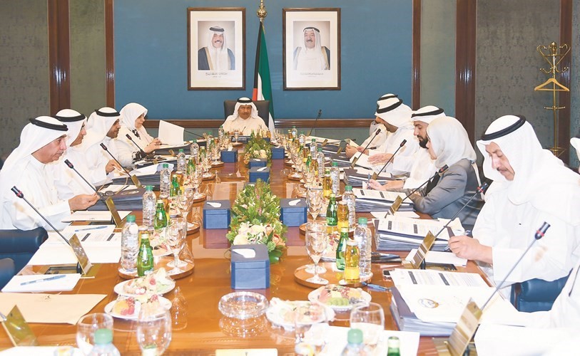 سمو رئيس الوزراء الشيخ جابر المبارك مترئسا جلسة مجلس الوزراء﻿