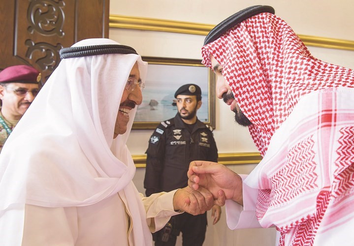 صاحب السمو الأمير الشيخ صباح الأحمد في حديث ودي مع صاحب السمو الملكي الأمير محمد بن سلمان ولي العهد السعودي 	(واس) ﻿