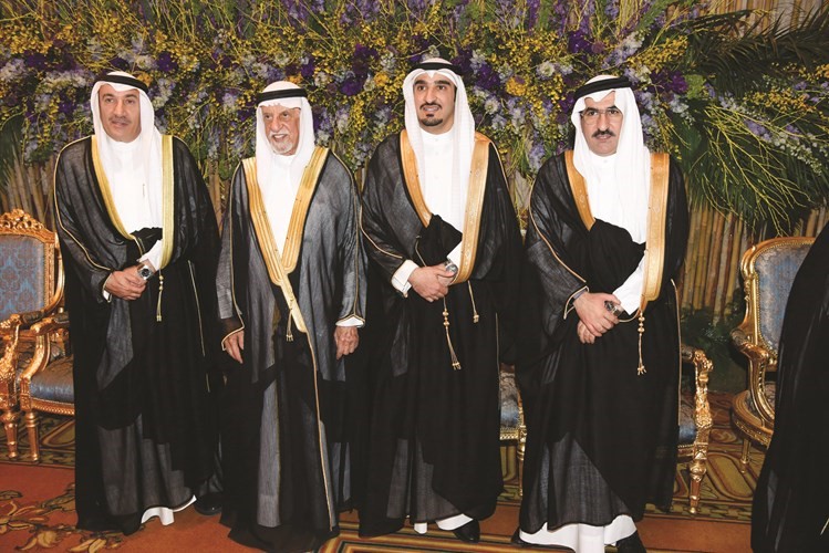 عبدالعزيز الغنام يبارك للمعرس وشقيقه عبدالله الراشد ووالد العروس محمد الغانم﻿