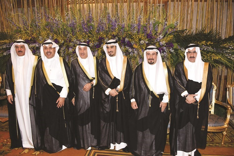الشيخ فهد الجابر والشيخ حمد الجابر يباركان﻿