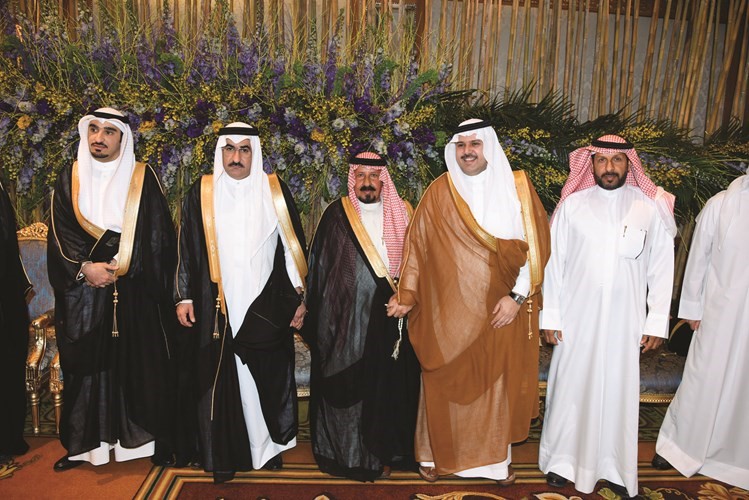 الأمير فهد بن نواف الشعلان ومتروك الرويلي وفيصل الرويلي يباركون﻿