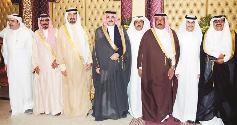 لقطة تذكارية مع الملازم علي سالم الواوان بمناسبة التخرج﻿