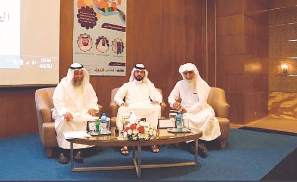 الإعلامي محمد ساري المطيري متوسطا د.خالد الجبير والداعية عثمان الخميس﻿