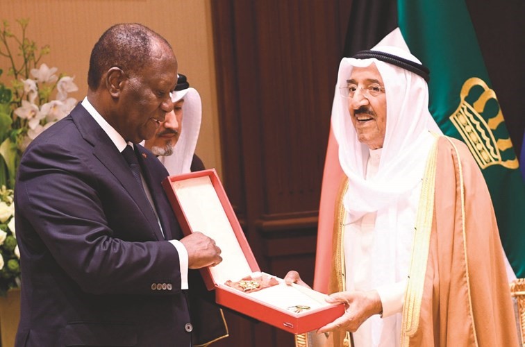 صاحب السمو يتسلم الوسام الوطني للجدارة من رئيس كوت ديفوار ﻿
