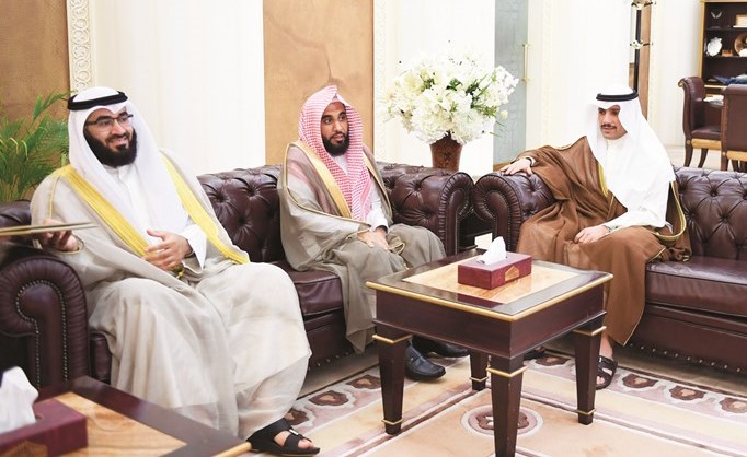 الرئيس الغانم مع إمام المسجد الحرام الشيخ عبدالله الجهني﻿