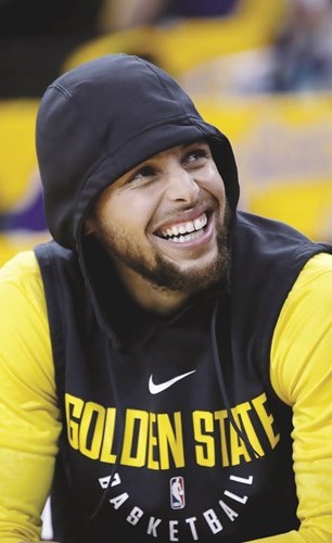 قميص كوري الأكثر مبيعاً في «NBA»