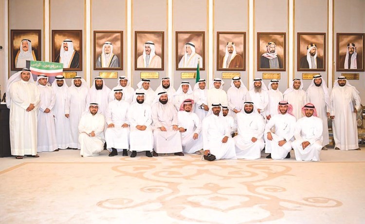 النواب وبعض الناشطين في قضية دخول المجلس بعد المؤتمر الصحافي في مجلس الأمة امس ﻿