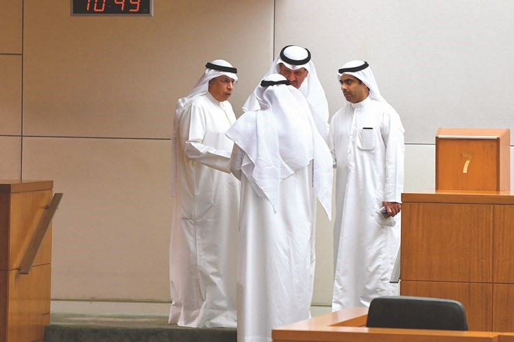 الشيخ خالد الجراح وعيسى الكندري ورياض العدساني﻿