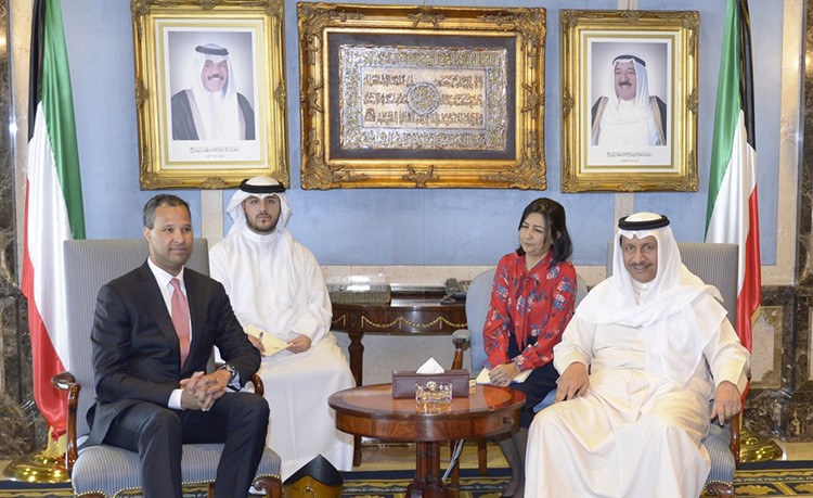 سمو رئيس الوزراء الشيخ جابر المبارك مستقبلا رئيس الشركة بيرنارد دن ﻿