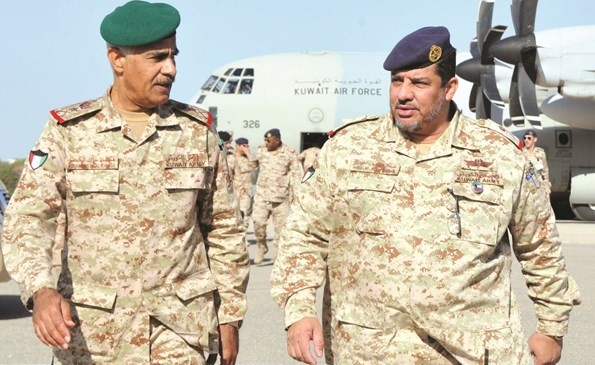 الفريق الركن محمد الخضر لدى عودته وباستقباله اللواء الركن طيار عبدالله الفودري﻿