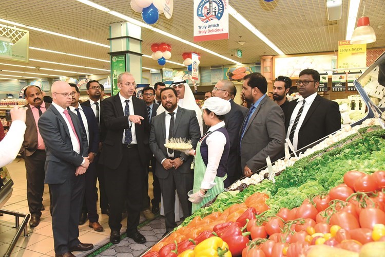 في قسم الخضار والفواكه﻿